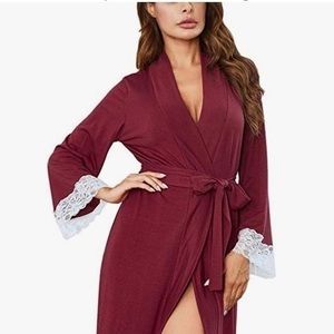 Women’s robe with lace